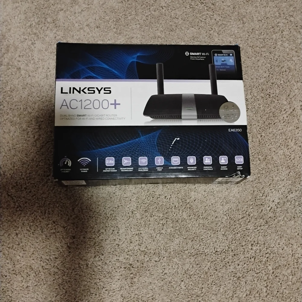Linksys AC1200 Router - Picture 1 of 9